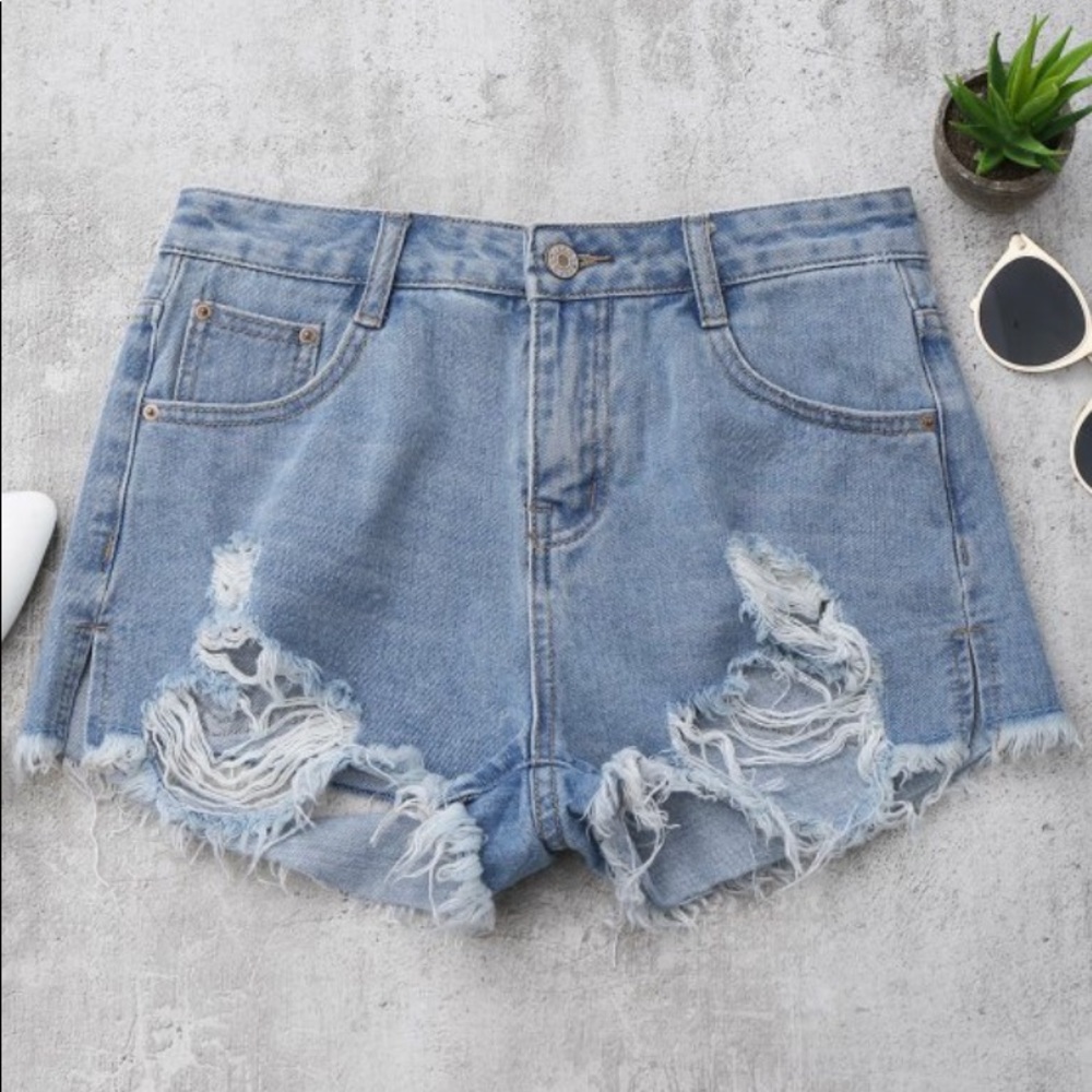 Denim distressed cutoff shorts